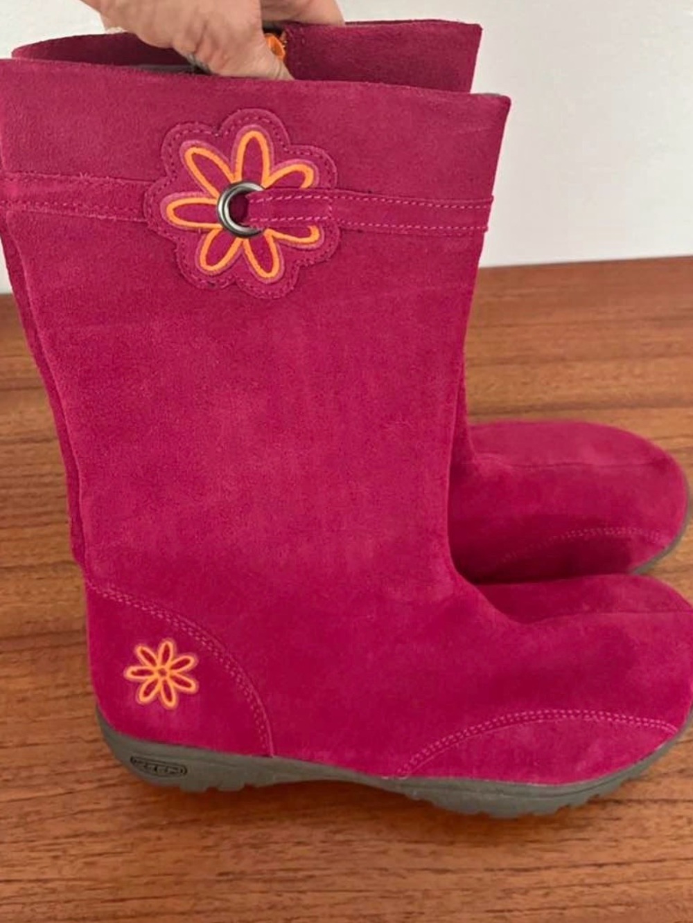 Keen Luna Girls Size 6 Suede Boots